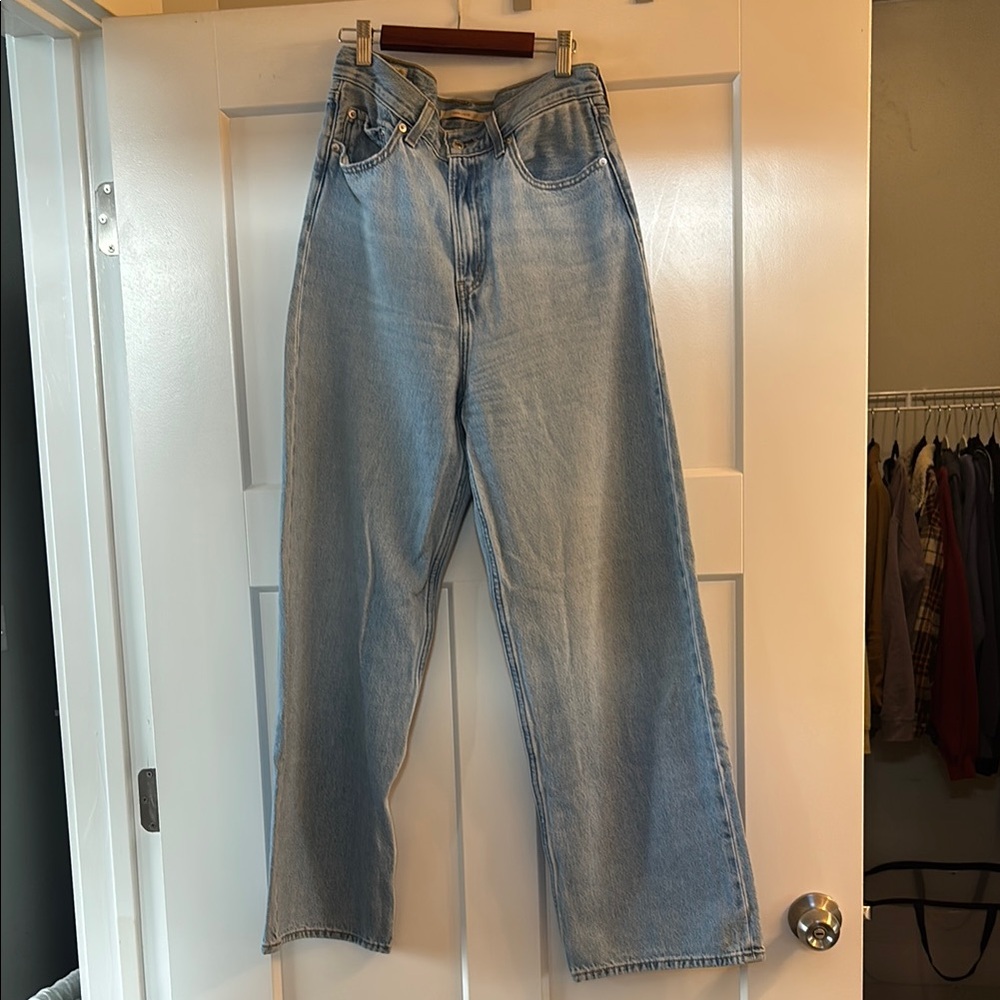 Women’s Levi 28 High Loose Jeans